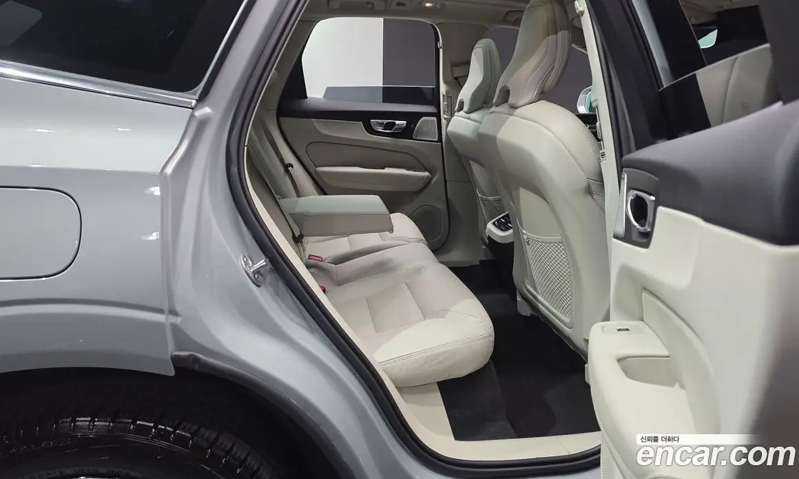 Volvo XC60 2024 2.0 автомат (гидро), фото 17
