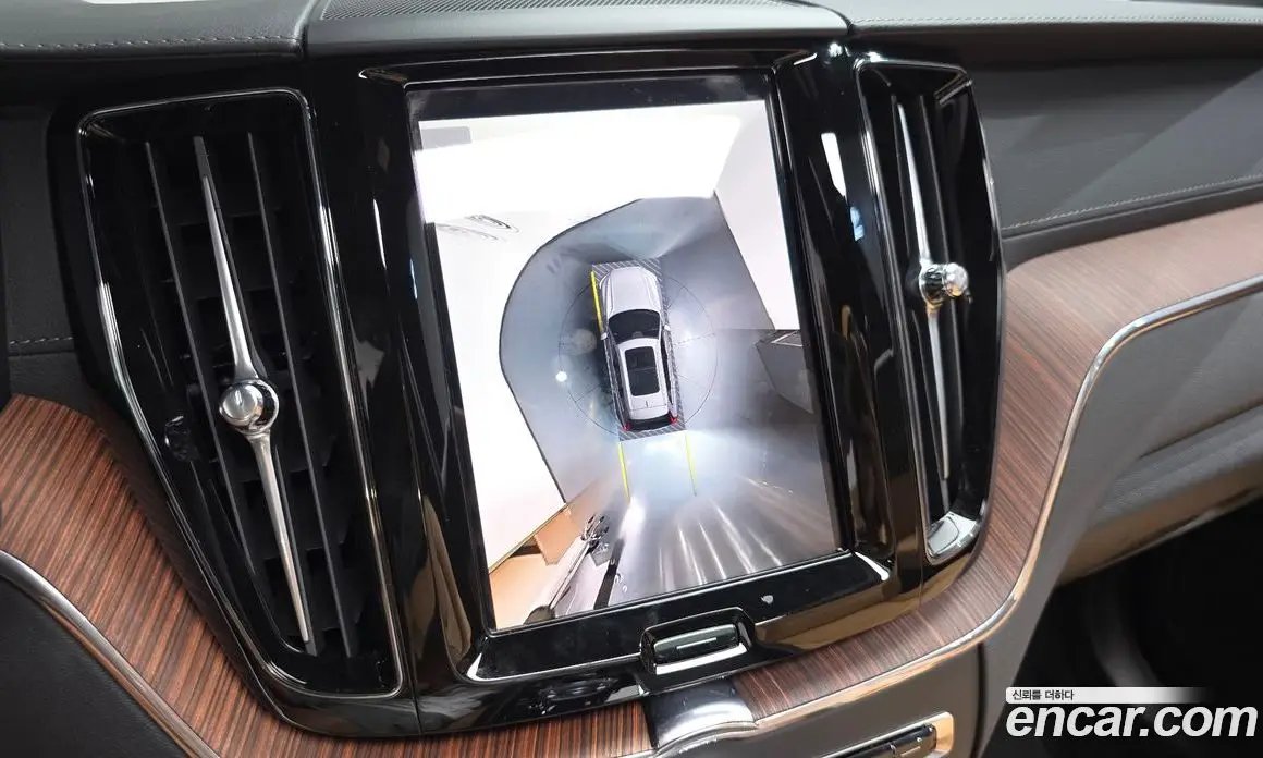 Volvo XC60 2025 2.0 автомат (гидро), фото 19