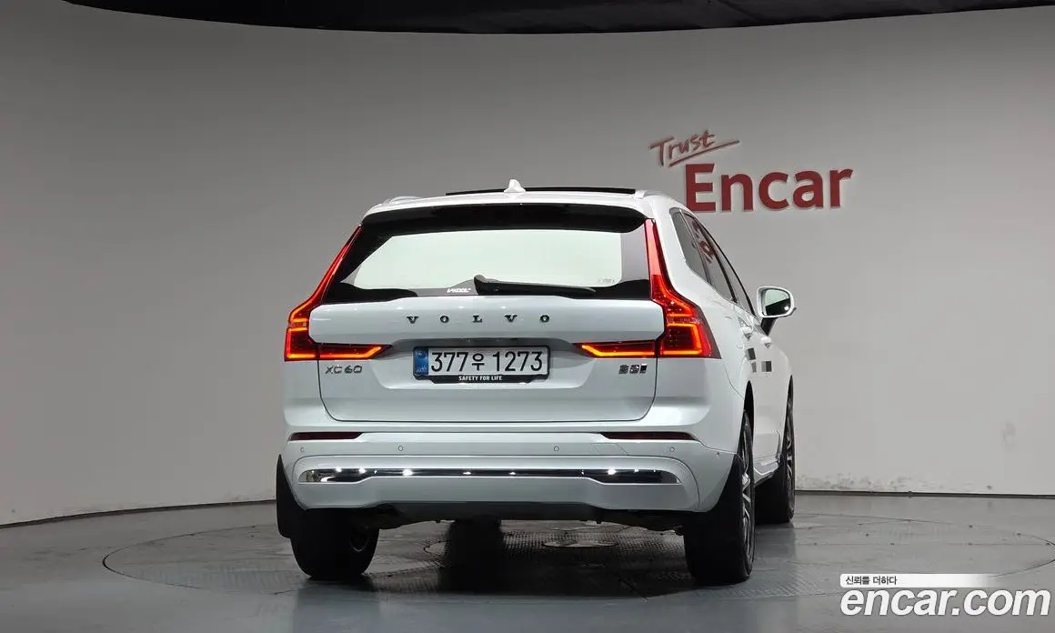 Volvo XC60 2025 2.0 автомат (гидро), фото 3
