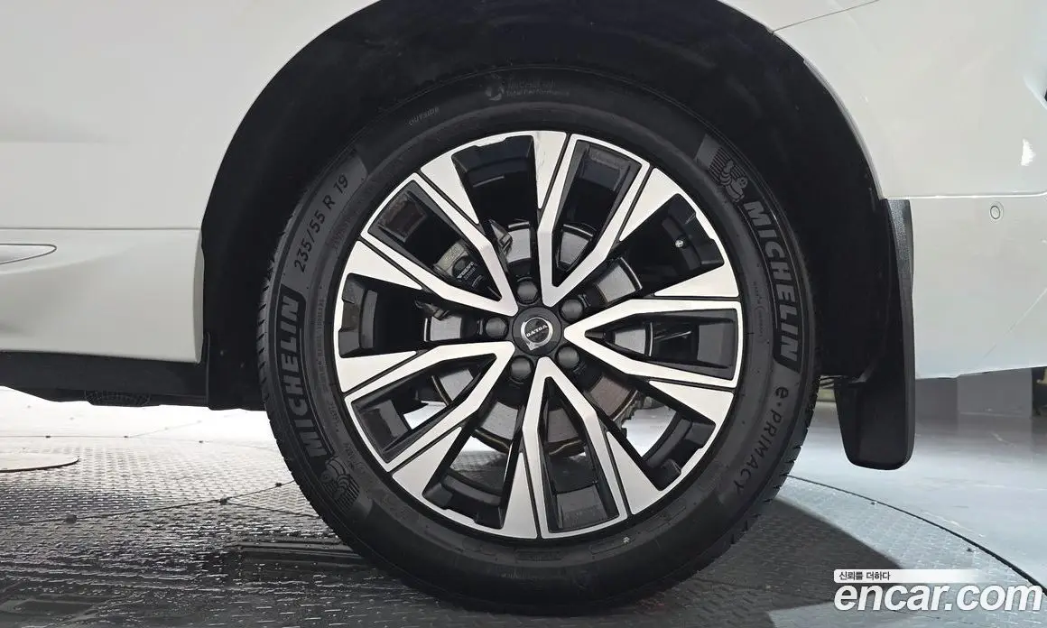 Volvo XC60 2025 2.0 автомат (гидро), фото 6