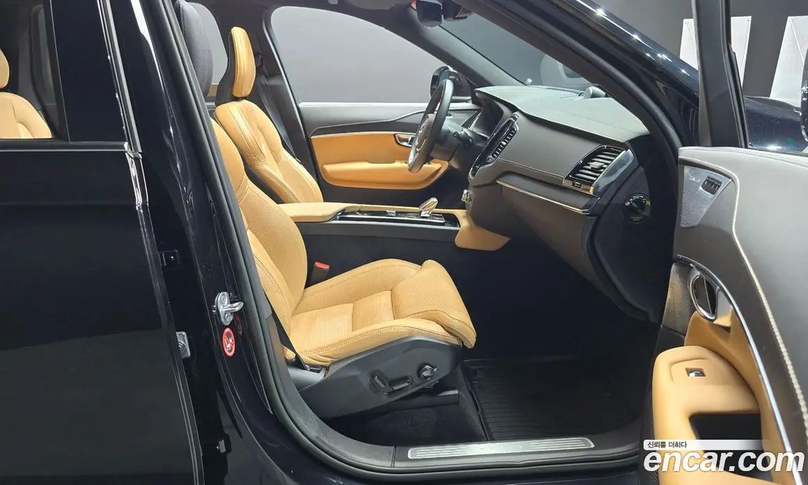 Volvo XC90 2022 2.0 автомат (гидро), фото 16