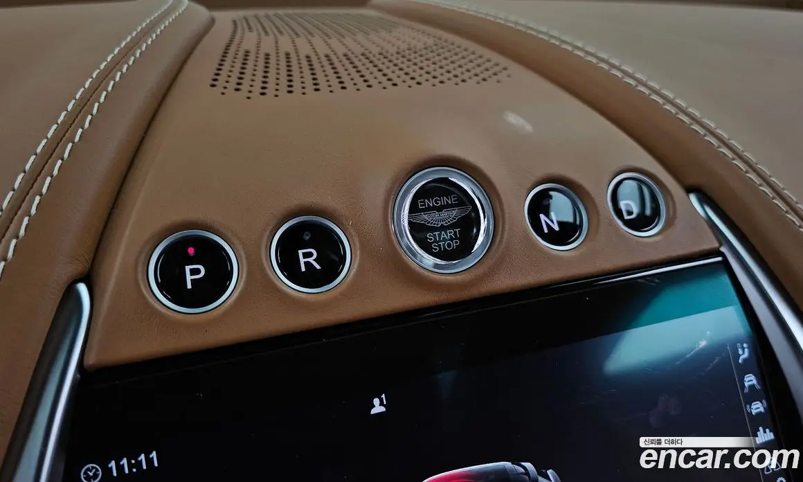 Aston Martin DBX 2023 4.0 автомат (гидро), фото 12