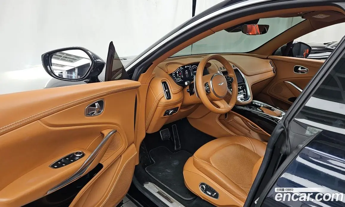 Aston Martin DBX 2023 4.0 автомат (гидро), фото 13