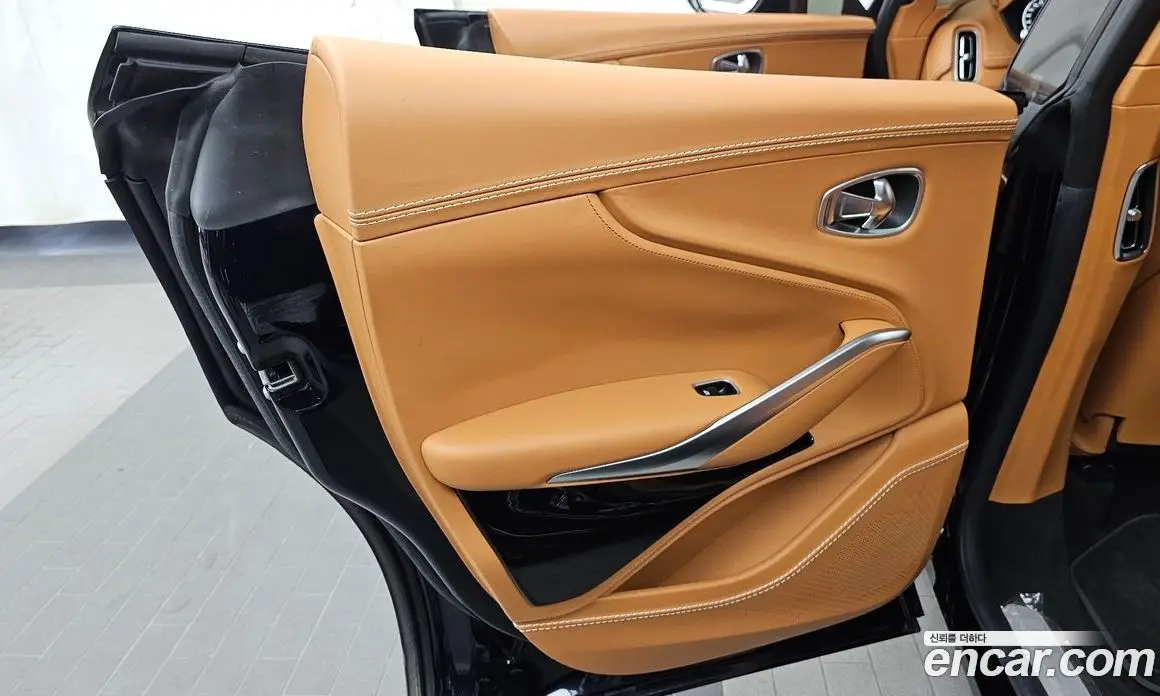 Aston Martin DBX 2023 4.0 автомат (гидро), фото 15