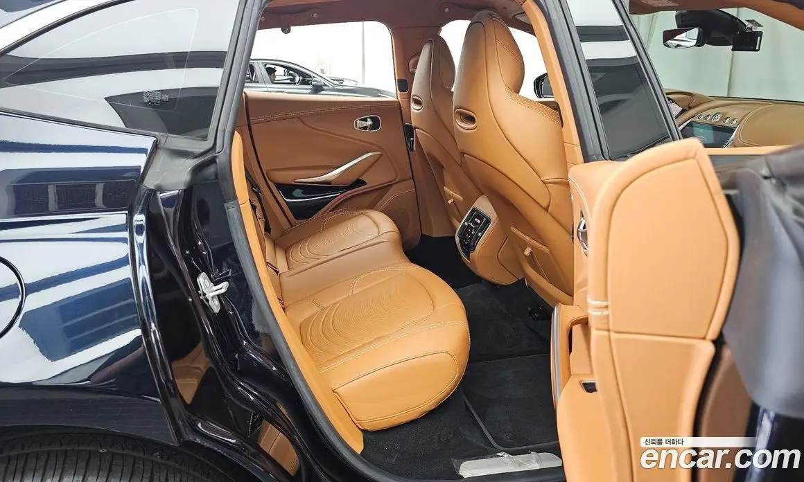 Aston Martin DBX 2023 4.0 автомат (гидро), фото 18