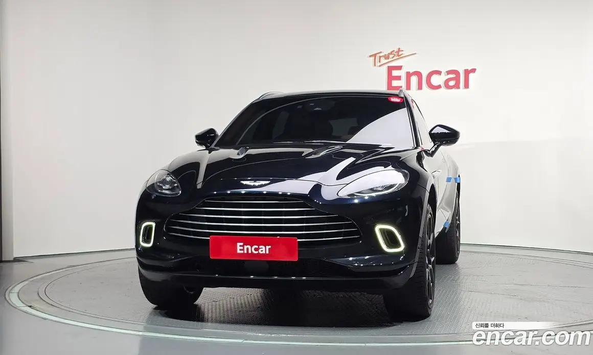 Aston Martin DBX 2023 4.0 автомат (гидро), фото 3