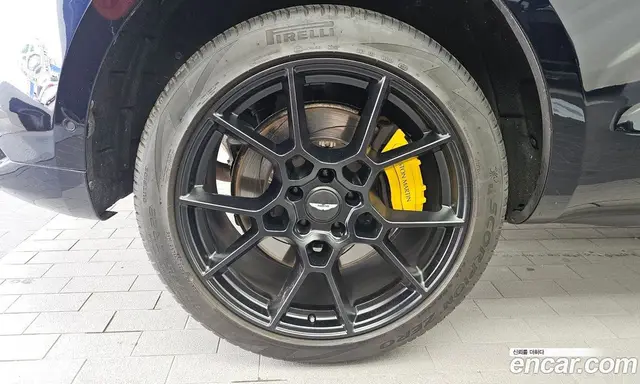 Aston Martin DBX 2023 4.0 автомат (гидро), миниатюра 5
