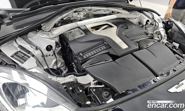 Aston Martin DBX 2023 4.0 автомат (гидро), миниатюра 6
