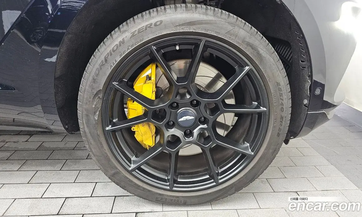 Aston Martin DBX 2023 4.0 автомат (гидро), фото 7