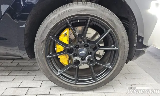 Aston Martin DBX 2023 4.0 автомат (гидро), миниатюра 7