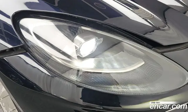 Aston Martin DBX 2023 4.0 автомат (гидро), миниатюра 8