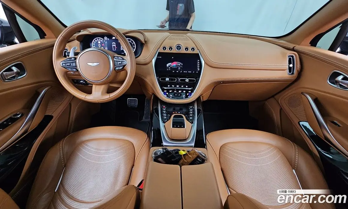 Aston Martin DBX 2023 4.0 автомат (гидро), фото 10