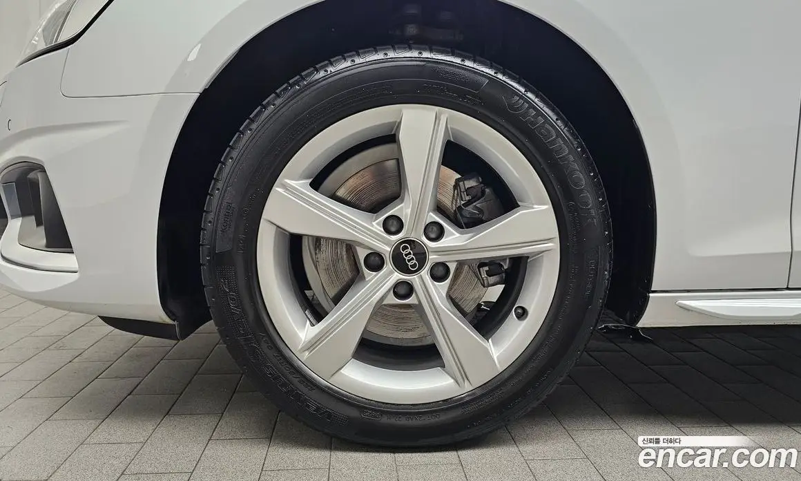 Audi A4 2022 2.0 автомат (гидро), фото 5