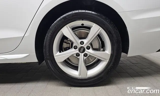 Audi A4 2022 2.0 автомат (гидро), миниатюра 7
