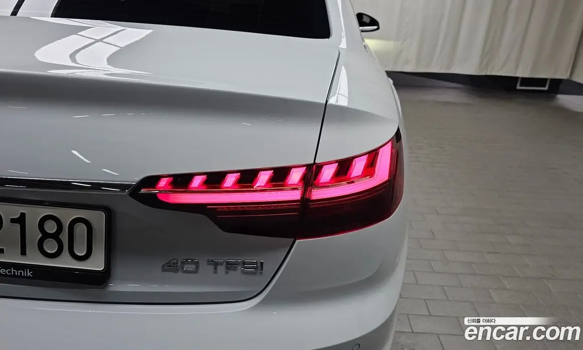 Audi A4 2022 2.0 автомат (гидро), фото 9