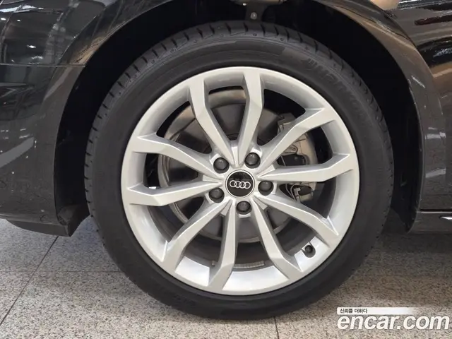 Audi A4 2023 2.0 автомат (гидро), миниатюра 5