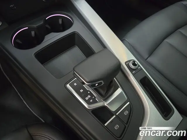 Audi A4 2023 2.0 автомат (гидро), миниатюра 9
