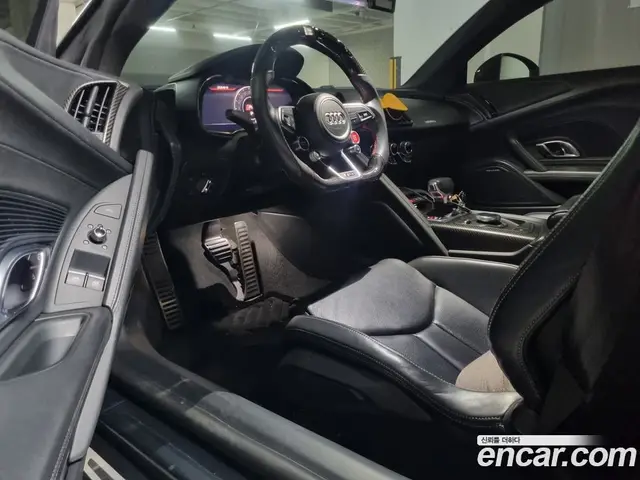 Audi R8 2017 5.2 автомат (гидро), миниатюра 5
