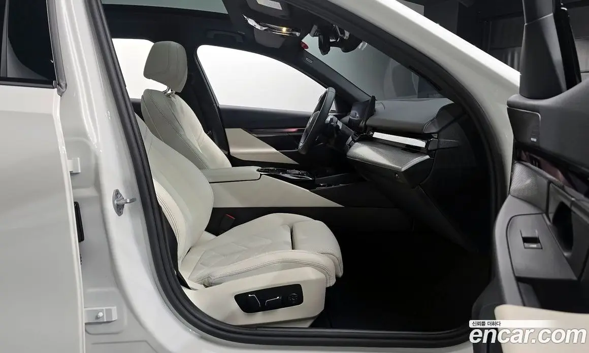 BMW 5 серия 2025 2.0 автомат (гидро), фото 16