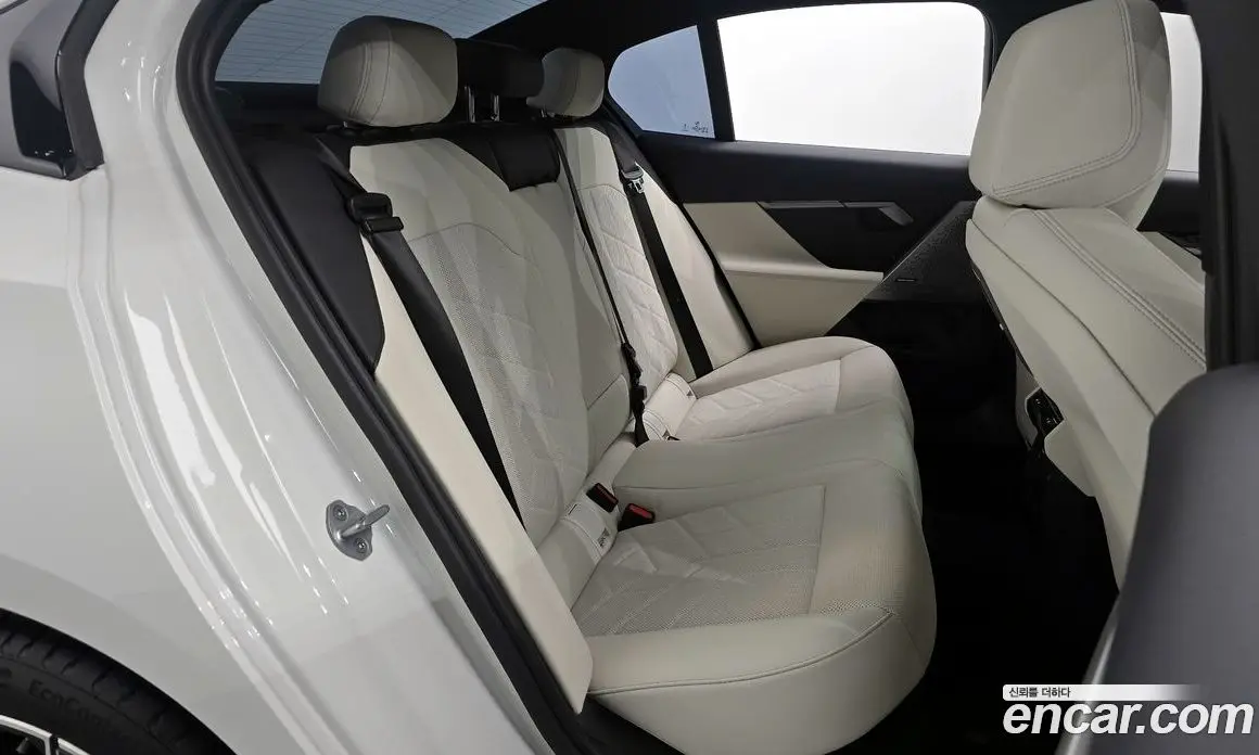 BMW 5 серия 2025 2.0 автомат (гидро), фото 17