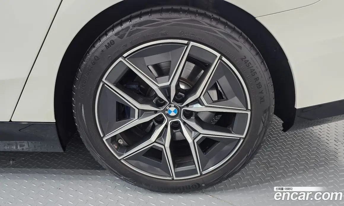 BMW 5 серия 2025 2.0 автомат (гидро), фото 7