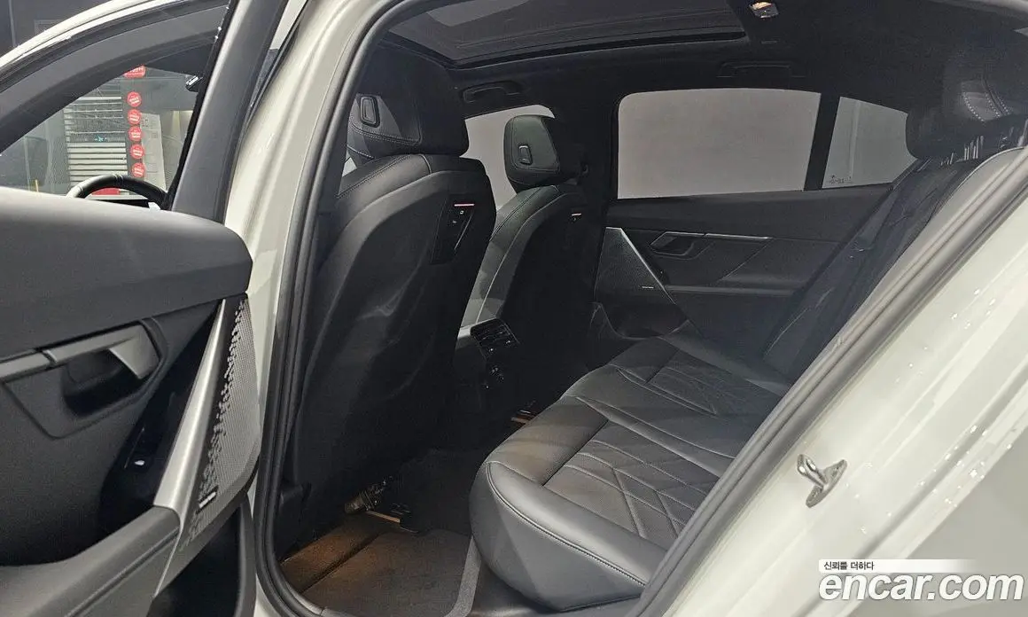 BMW 5 серия 2025 2.0 автомат (гидро), фото 16 BMW 5 серия 2025 2.0 автомат (гидро), фото 16