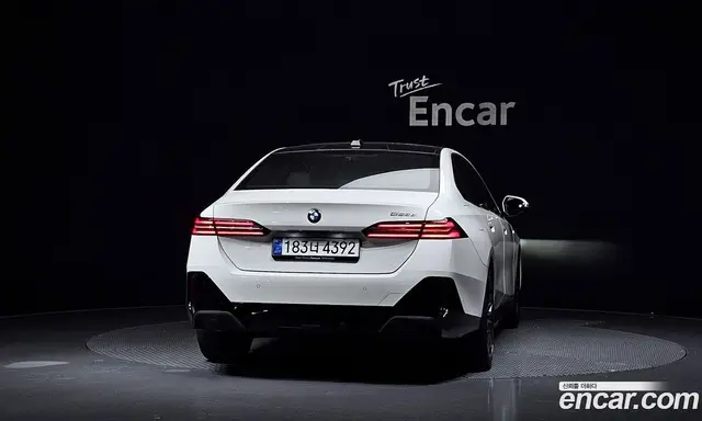 BMW 5 серия 2025 2.0 автомат (гидро), миниатюра 4 BMW 5 серия 2025 2.0 автомат (гидро), миниатюра 4