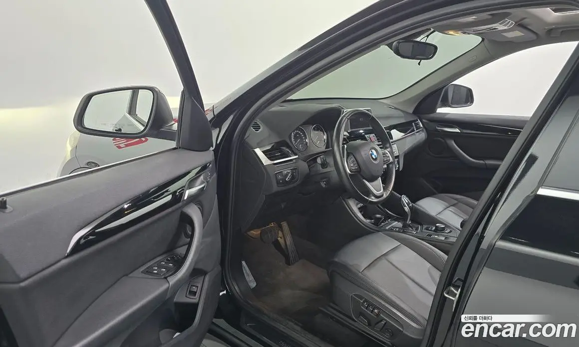 BMW X1 2018 2.0 автомат (гидро), фото 13