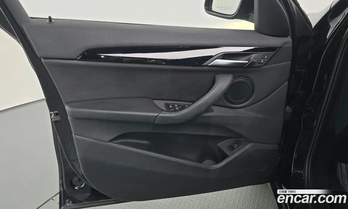 BMW X1 2018 2.0 автомат (гидро), фото 14