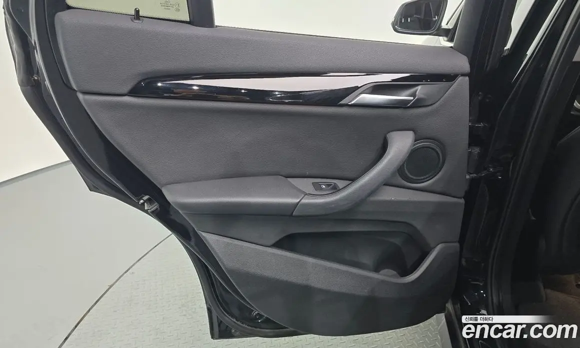 BMW X1 2018 2.0 автомат (гидро), фото 15