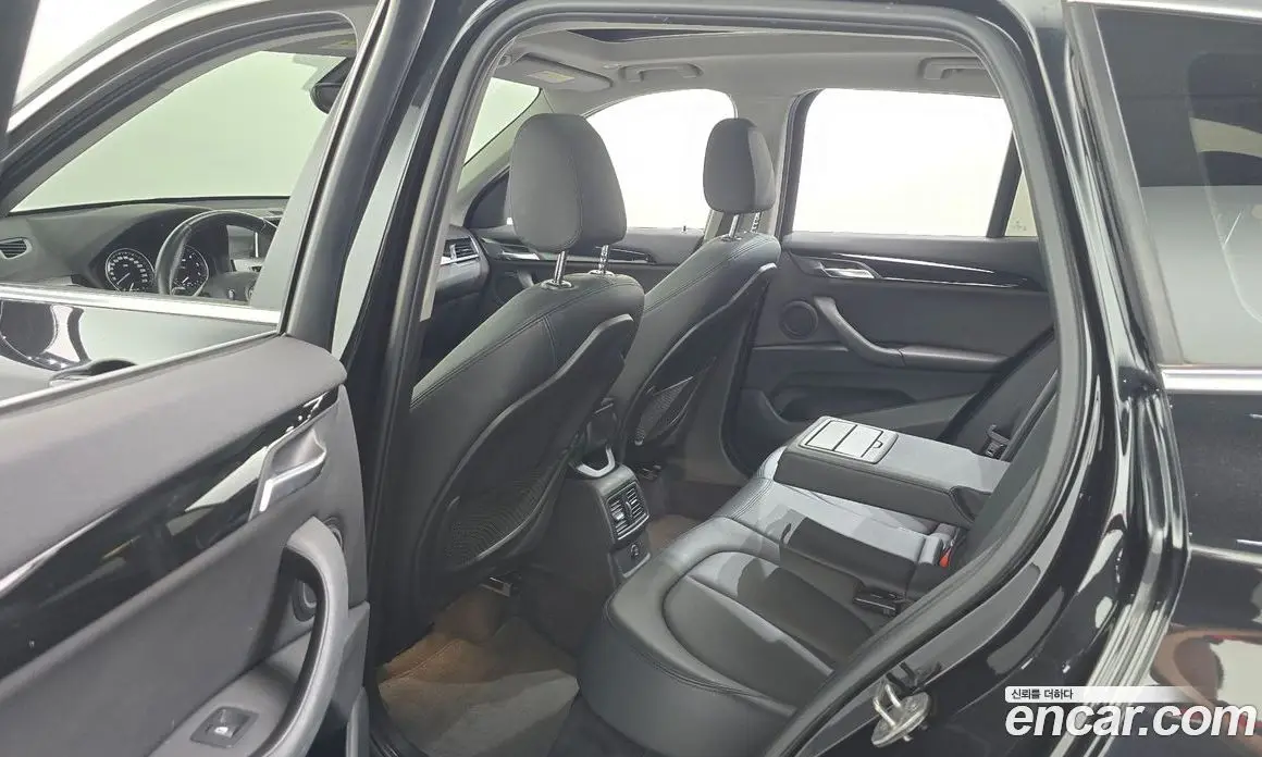 BMW X1 2018 2.0 автомат (гидро), фото 18