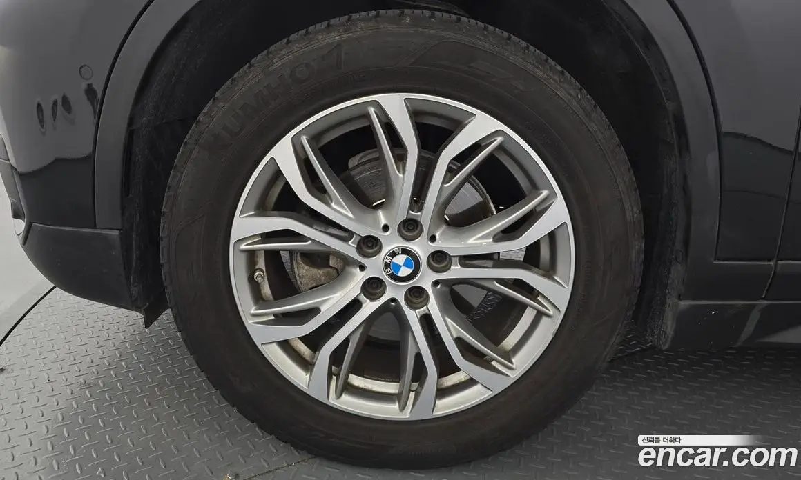 BMW X1 2018 2.0 автомат (гидро), фото 5