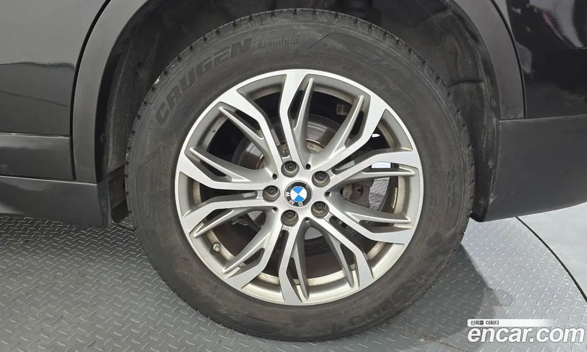 BMW X1 2018 2.0 автомат (гидро), фото 7