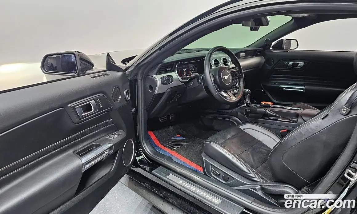 Ford Mustang 2023 2.3 автомат (гидро), фото 13