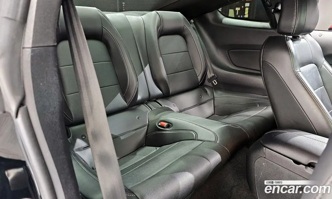 Ford Mustang 2023 2.3 автомат (гидро), фото 16