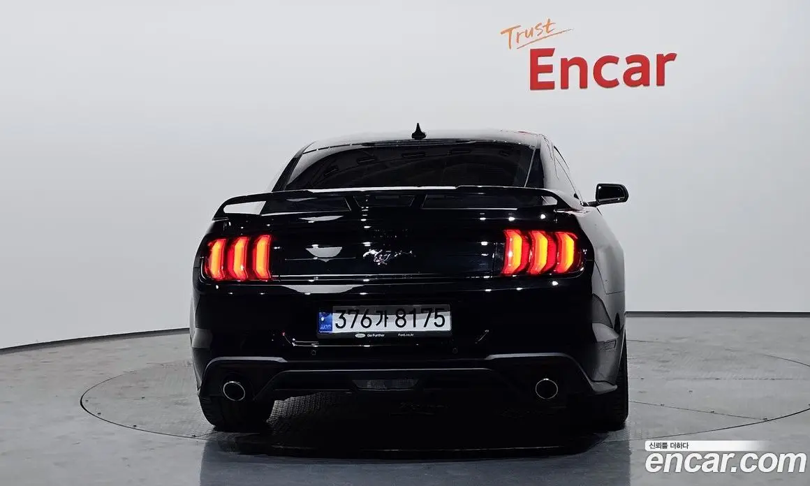 Ford Mustang 2023 2.3 автомат (гидро), фото 4