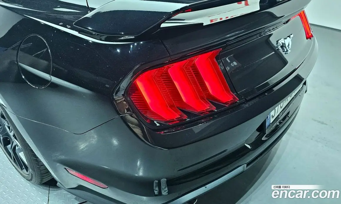 Ford Mustang 2023 2.3 автомат (гидро), фото 9