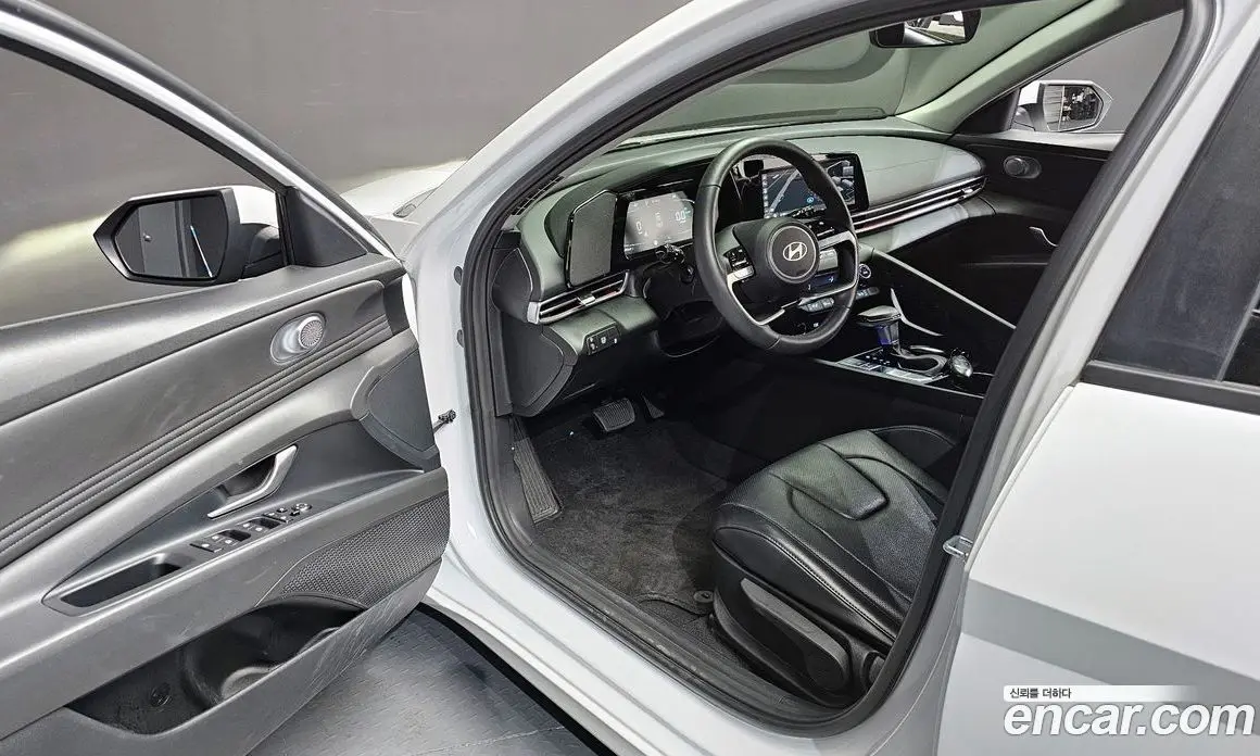 Hyundai Avante 2024 1.6 автомат (гидро), фото 13