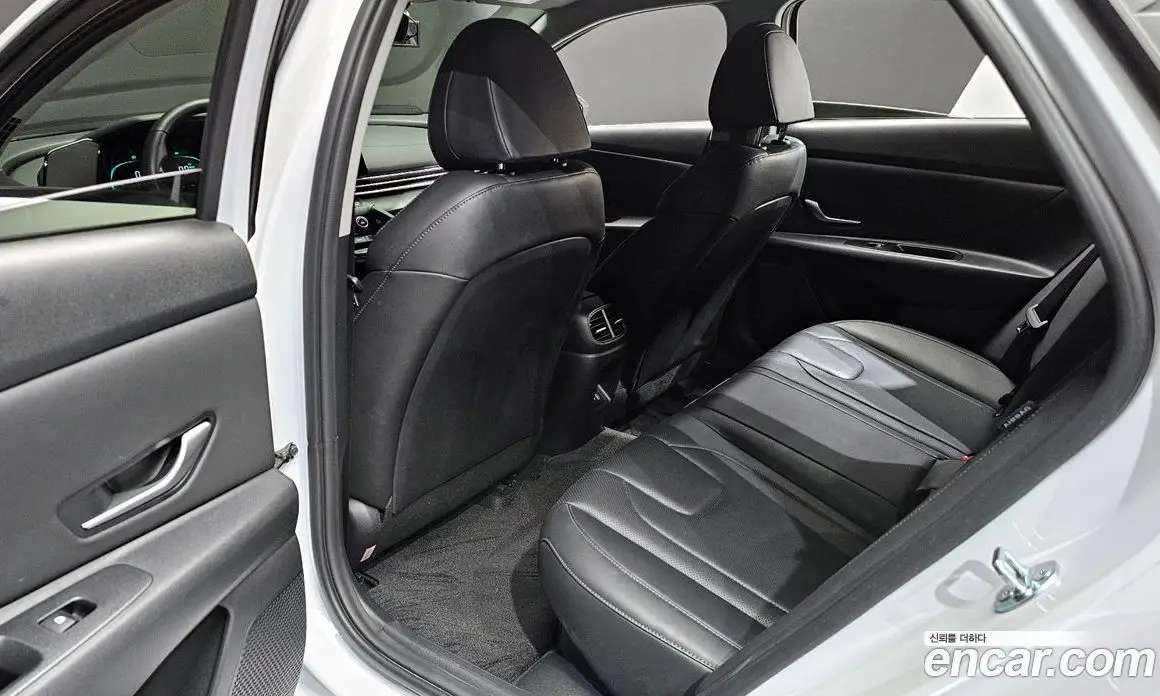 Hyundai Avante 2024 1.6 автомат (гидро), фото 16