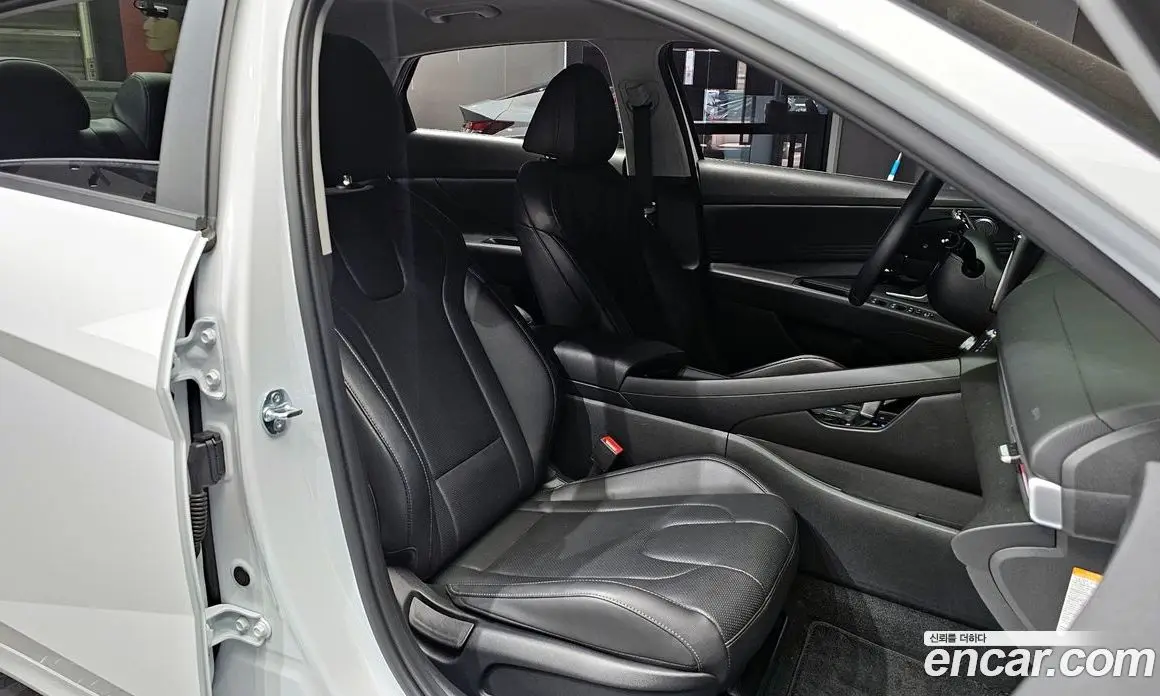 Hyundai Avante 2024 1.6 автомат (гидро), фото 17
