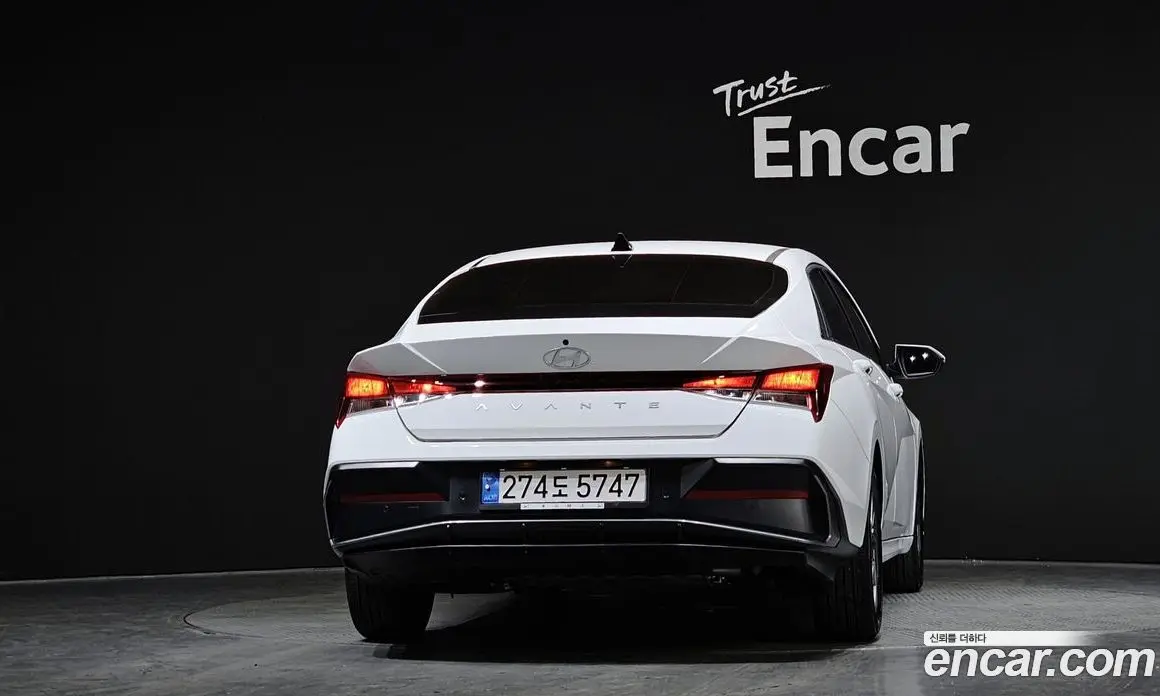 Hyundai Avante 2024 1.6 автомат (гидро), фото 4
