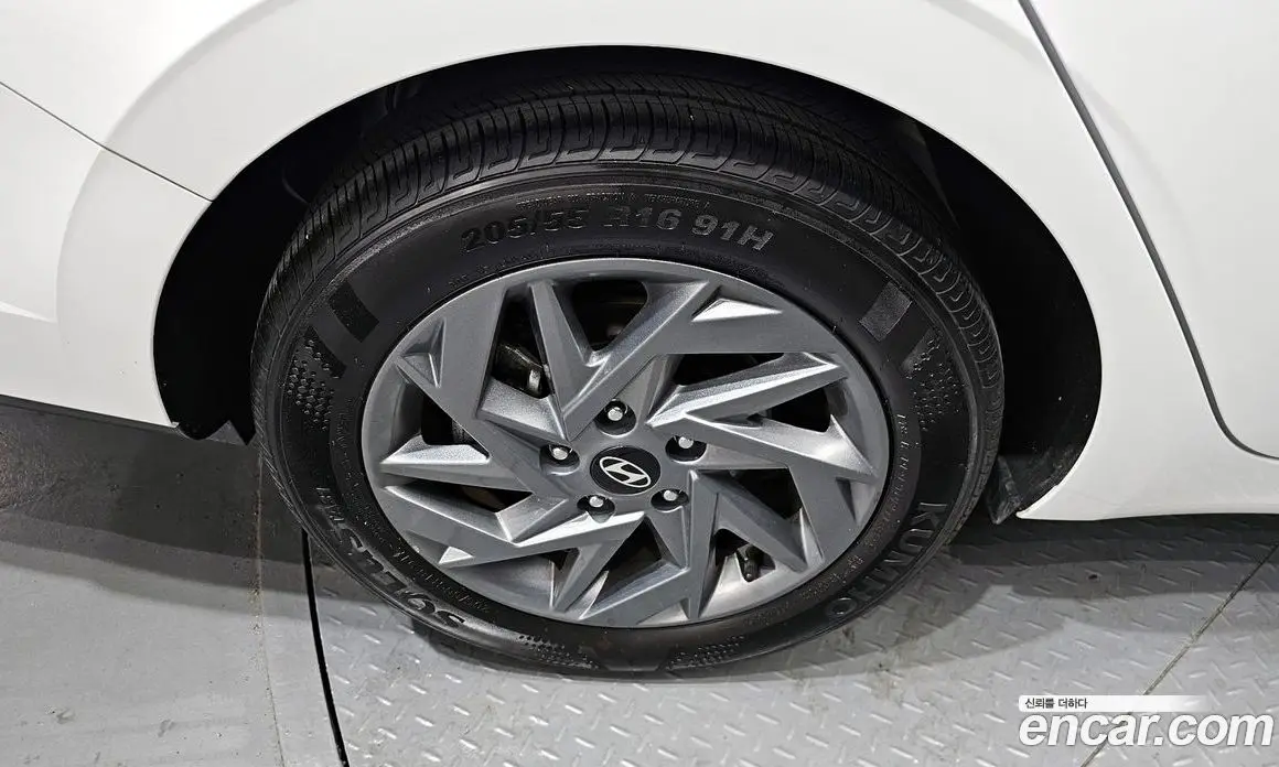 Hyundai Avante 2024 1.6 автомат (гидро), фото 5