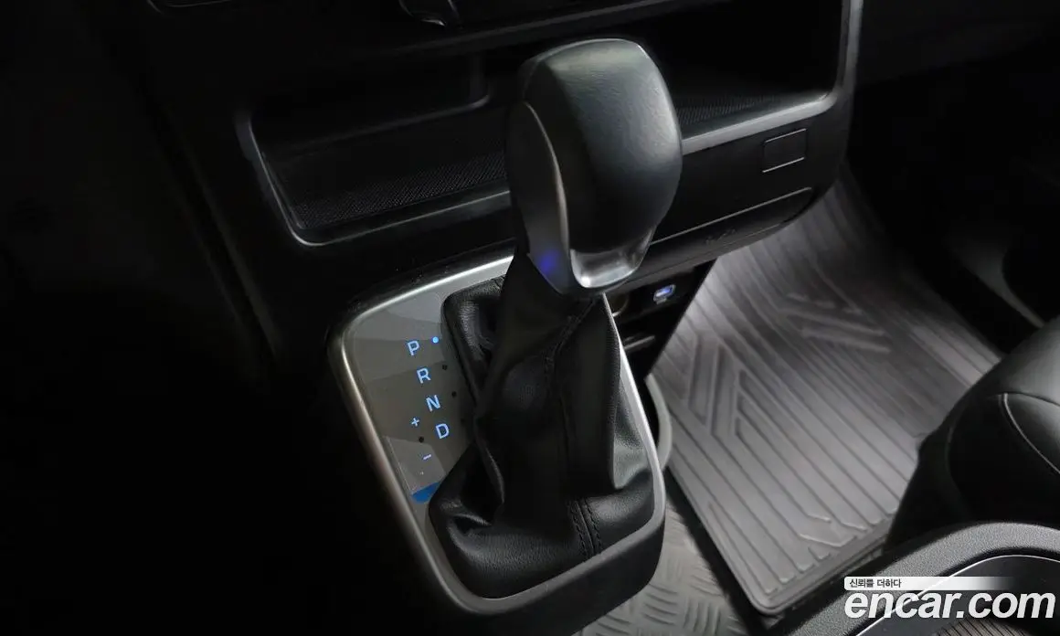 Hyundai Staria 2024 1.6 автомат (гидро), фото 12