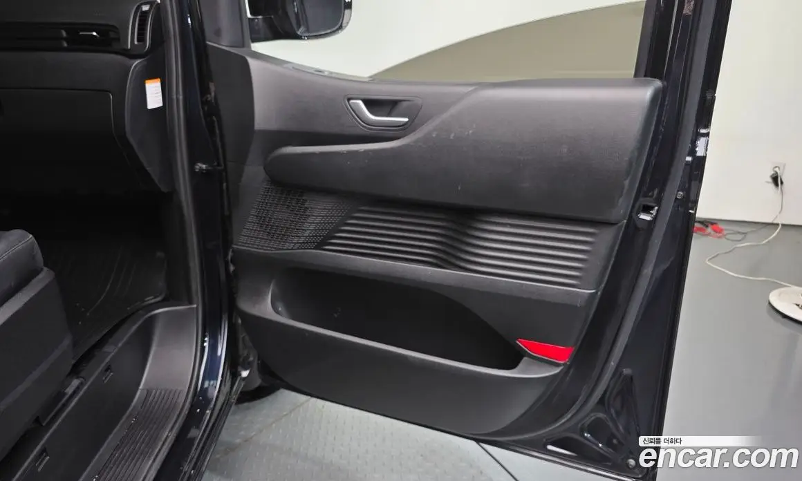 Hyundai Staria 2024 1.6 автомат (гидро), фото 14