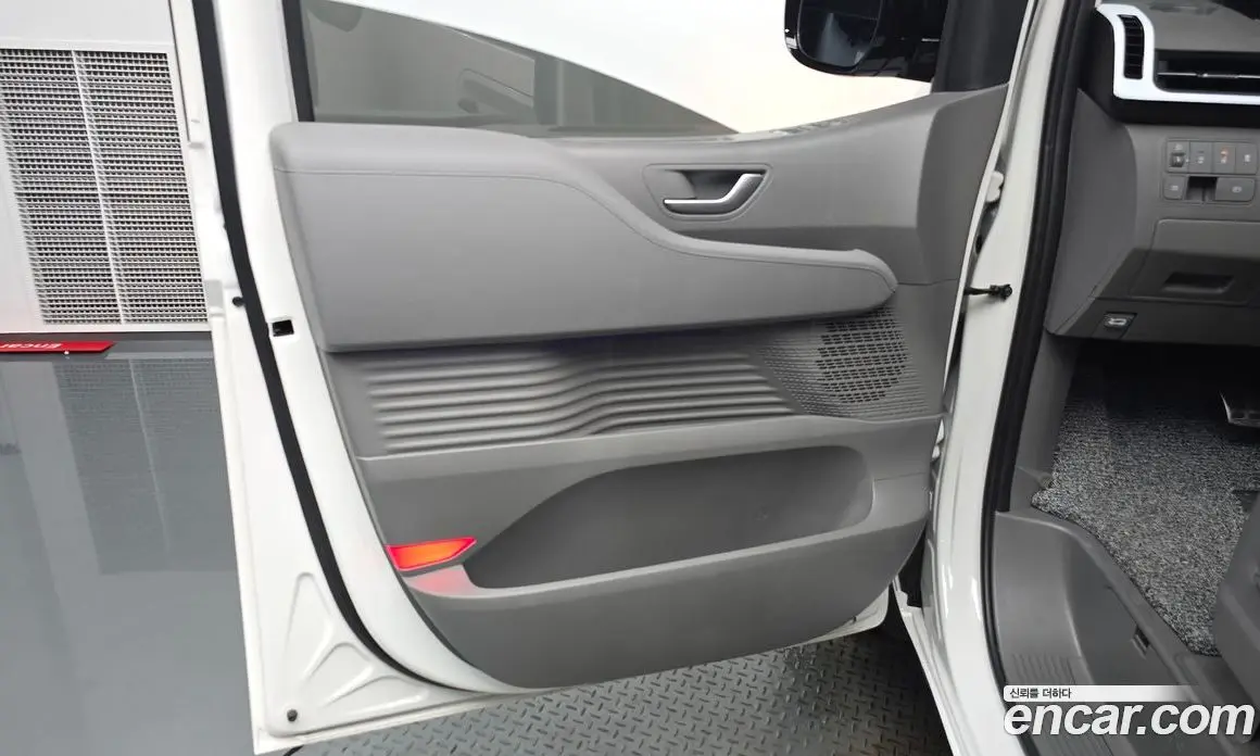 Hyundai Staria 2025 2.2 автомат (гидро), фото 13