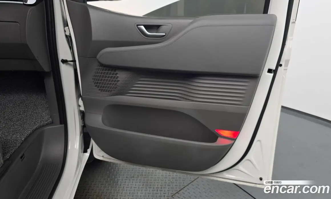 Hyundai Staria 2025 2.2 автомат (гидро), фото 14
