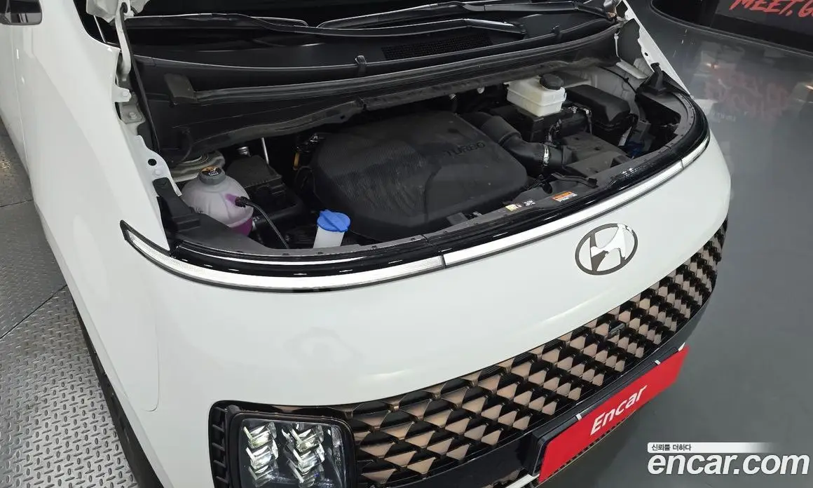 Hyundai Staria 2025 2.2 автомат (гидро), фото 5