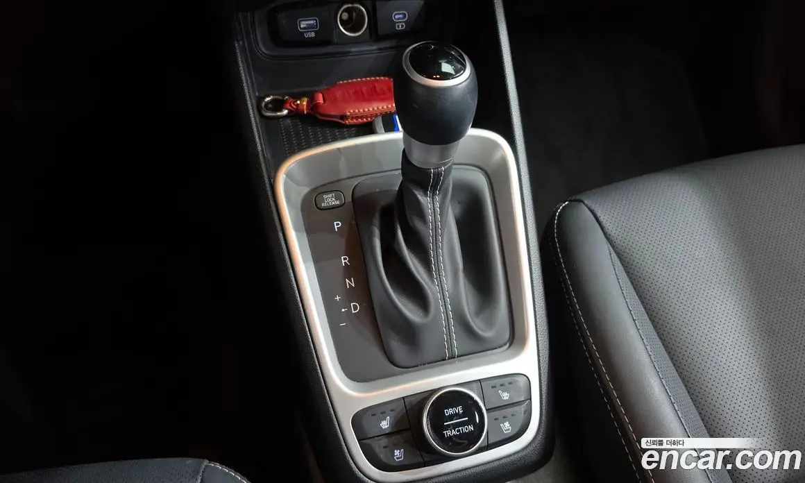 Hyundai Venue 2023 1.6 автомат (гидро), фото 12
