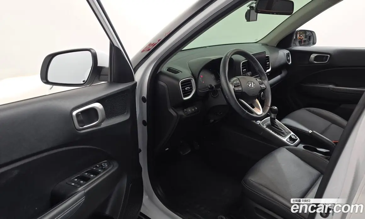 Hyundai Venue 2023 1.6 автомат (гидро), фото 13