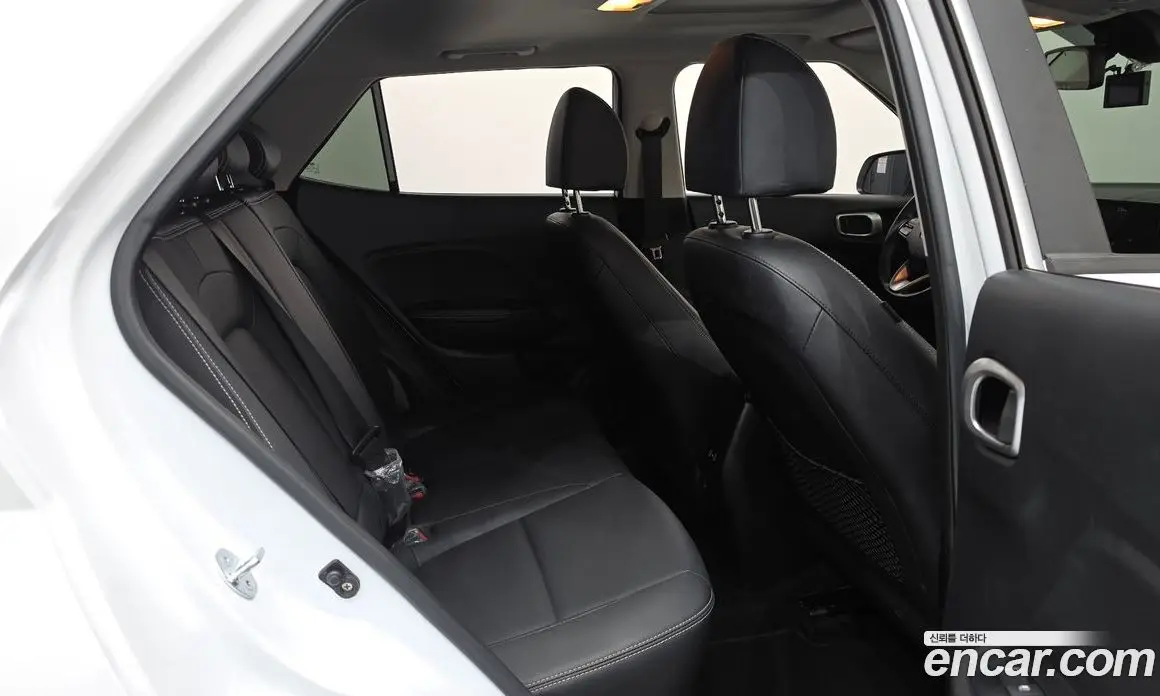 Hyundai Venue 2023 1.6 автомат (гидро), фото 17